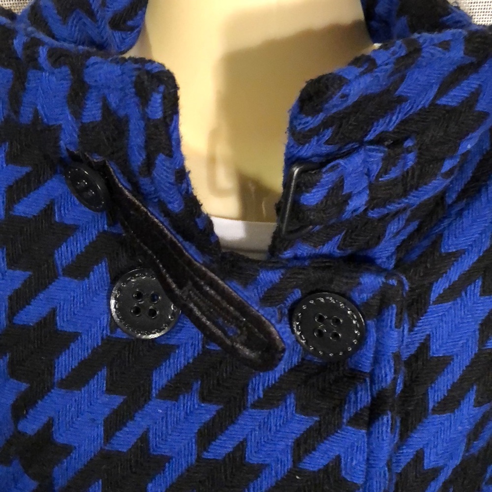 Large Herringbone Weave Button Front Jacket - image 3